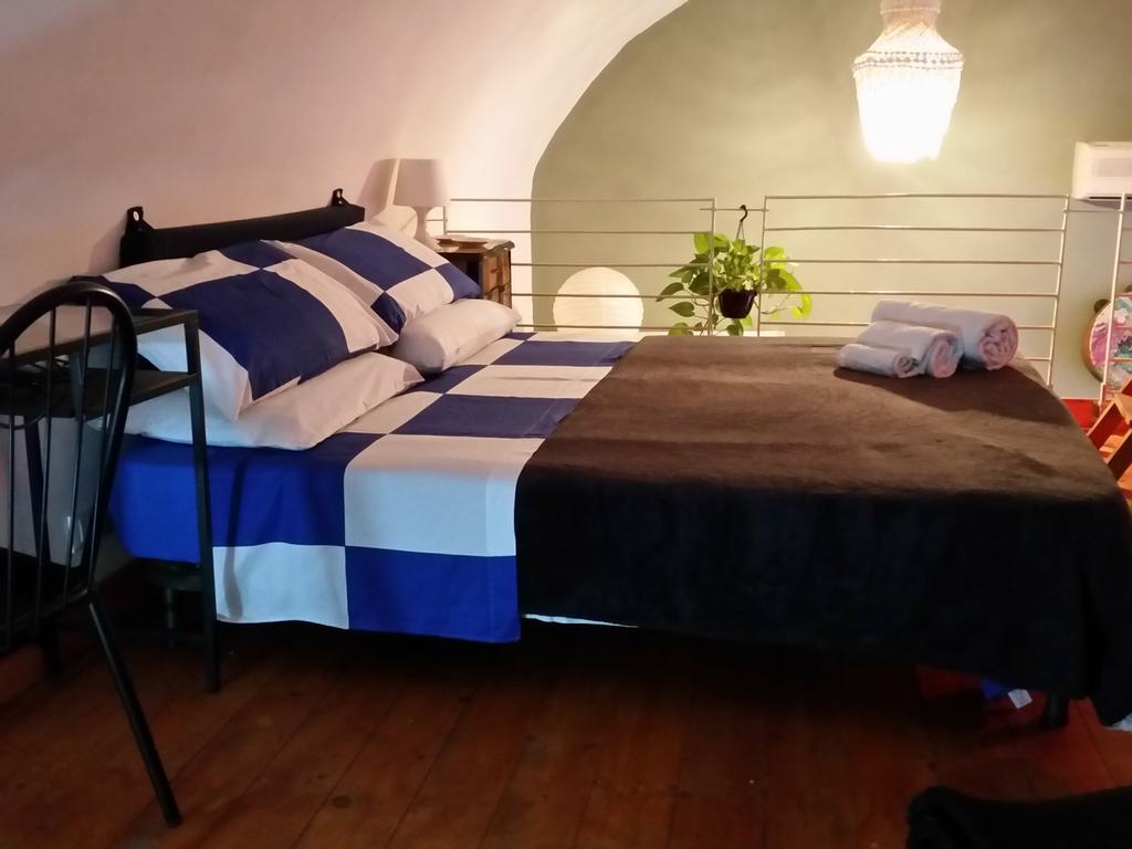 Il Pozzo Di Santa Teresa Apartment Catania Room photo